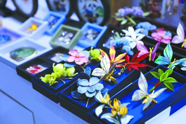 四川馆摆设的展品唐艺娟摄