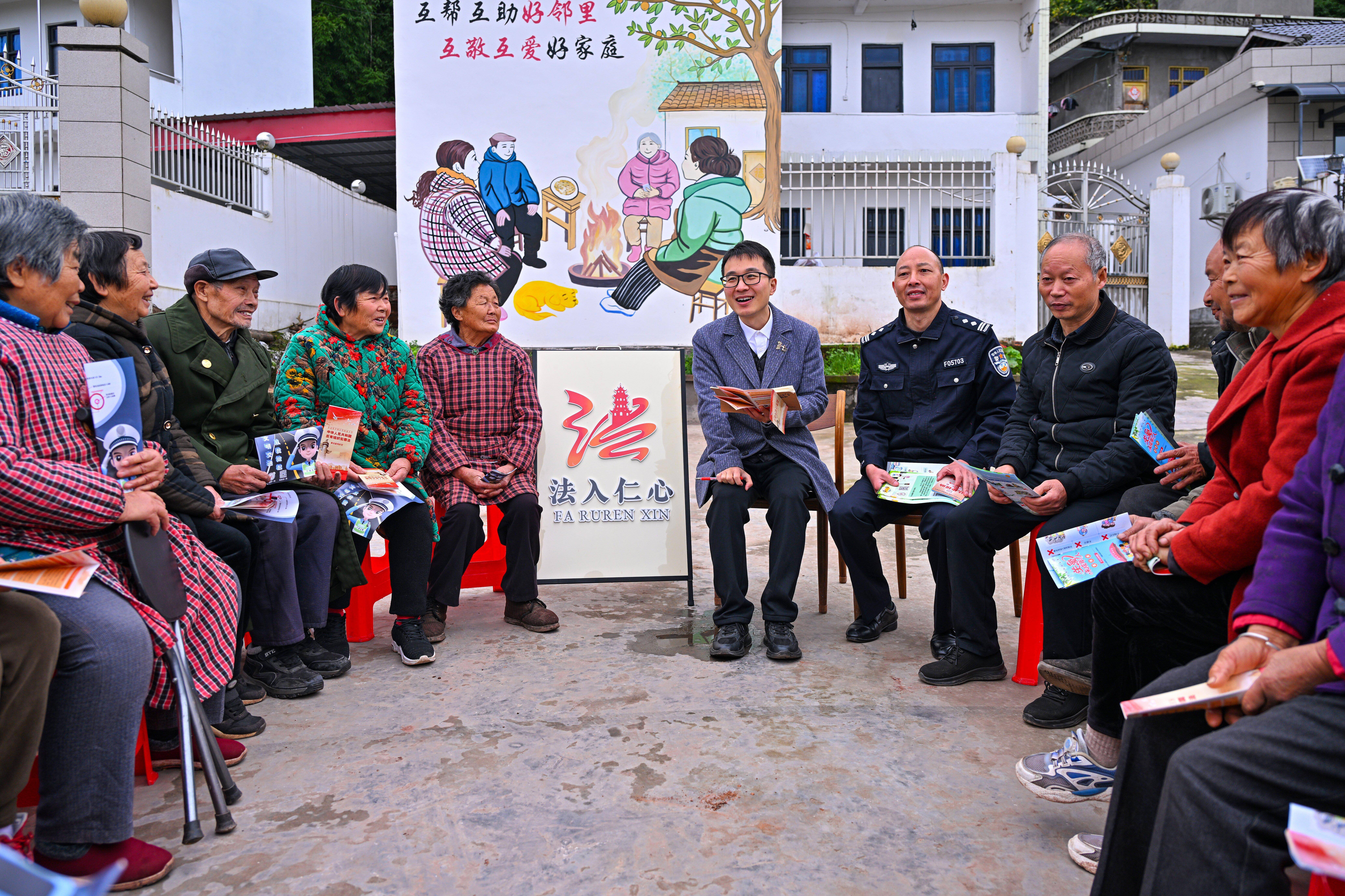 钟钟讲堂 把法送到村民身边