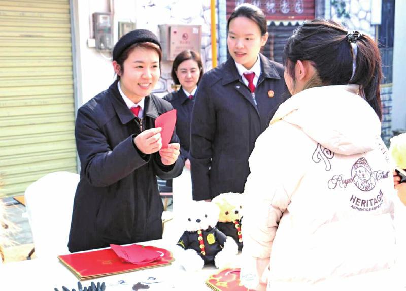 村糖会上，法官在忙什么？