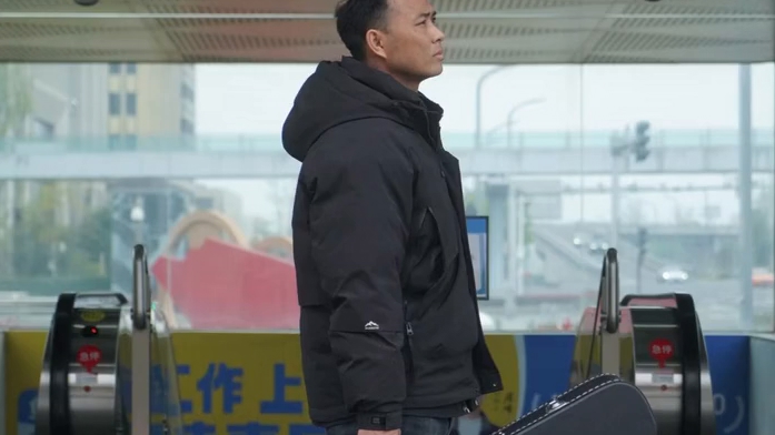 C视频 |AI助力，简阳小伙胡兵把岁月唱进《天府机场北》