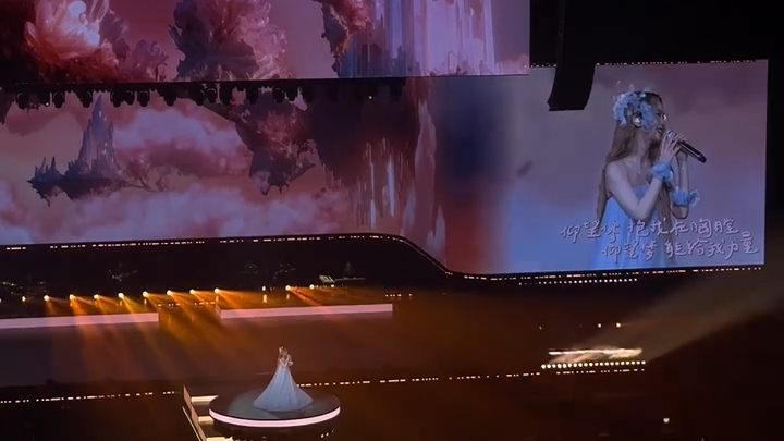 杨丞琳《房间里的大象》巡回演唱会成都站温情唱响