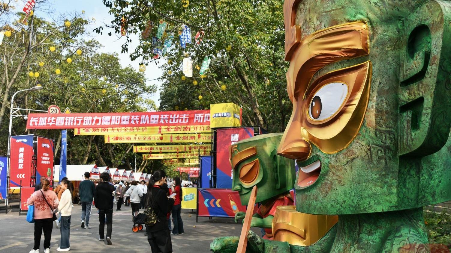 一张票根串联赛场激情与春日浪漫，&ldquo;跟着川超游四川&rdquo;活力旺