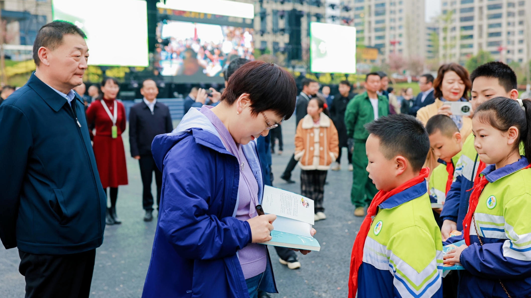 阿来、徐贵祥、汤素兰走进马边，让文学抵达&ldquo;县&rdquo;场