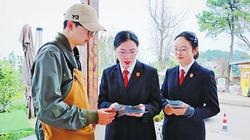 普法进景区司法护航&ldquo;诗与远方&rdquo;