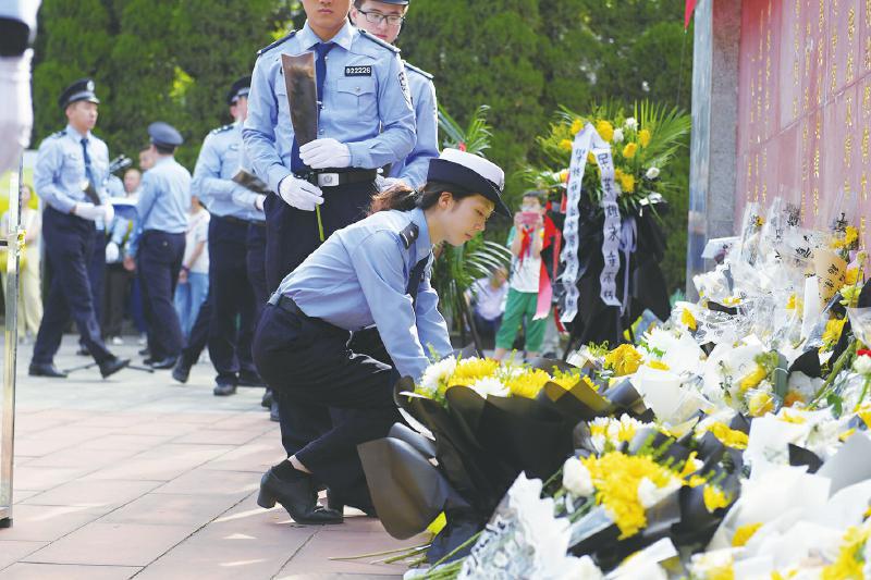 四川多地公安机关开展清明节纪念、祭扫活动 致敬公安英烈 激发奋进力量