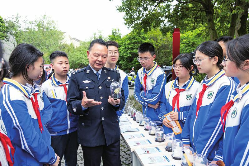 法治明责 守护成长