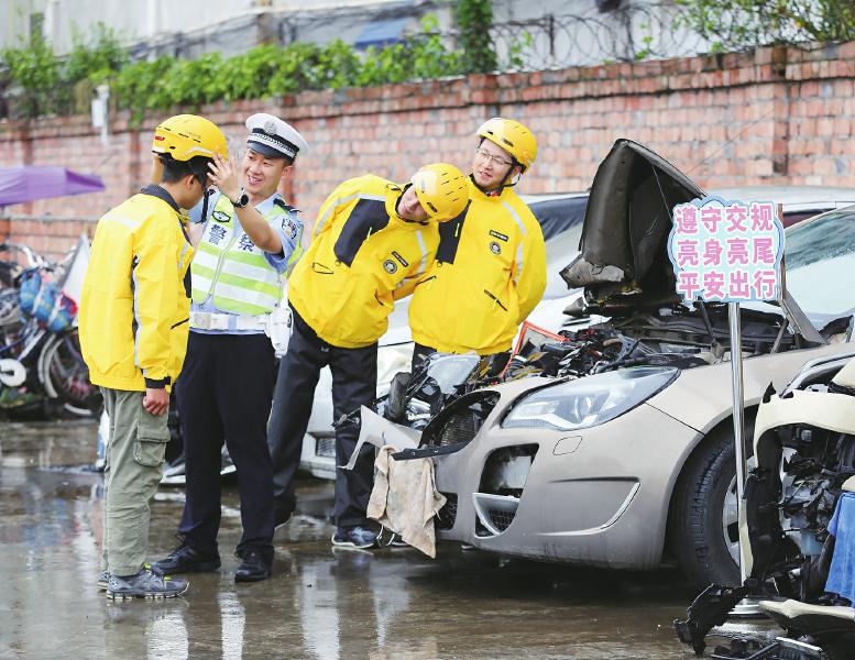 事故车辆前的&ldquo;反思&rdquo;