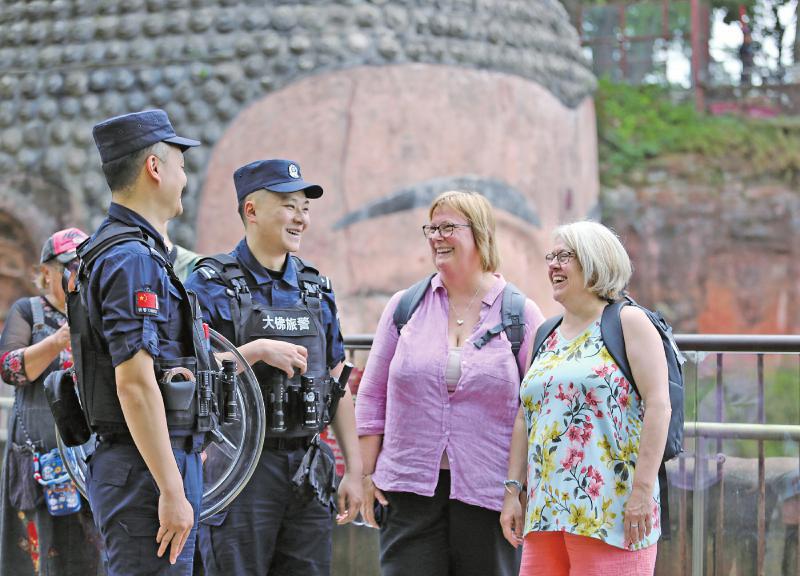 旅游日里有警色