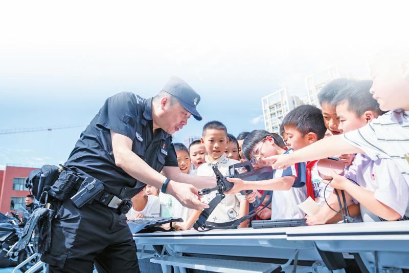 警察叔叔来了