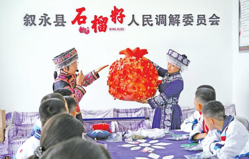 司法护非遗 扎染石榴红
