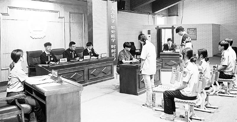模拟庭审进校园