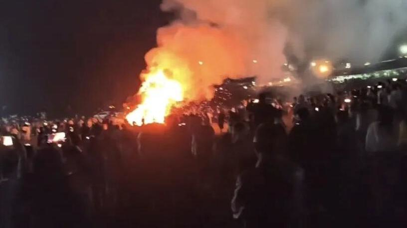 村民过火把节，盛有可燃液体塑料桶倾倒引发燃烧，致16人灼伤，云南宣威通报