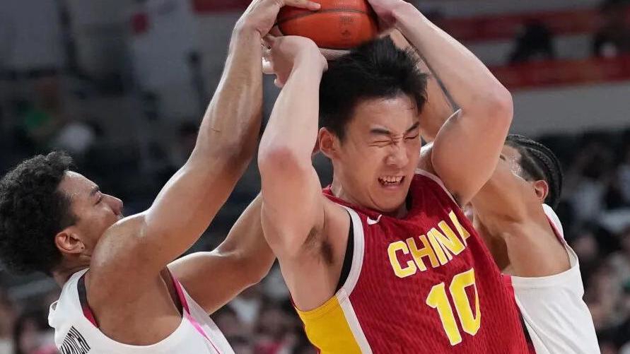 不敌日本队，中国男篮深夜发声：比赛暴露出多种问题，将深刻总结