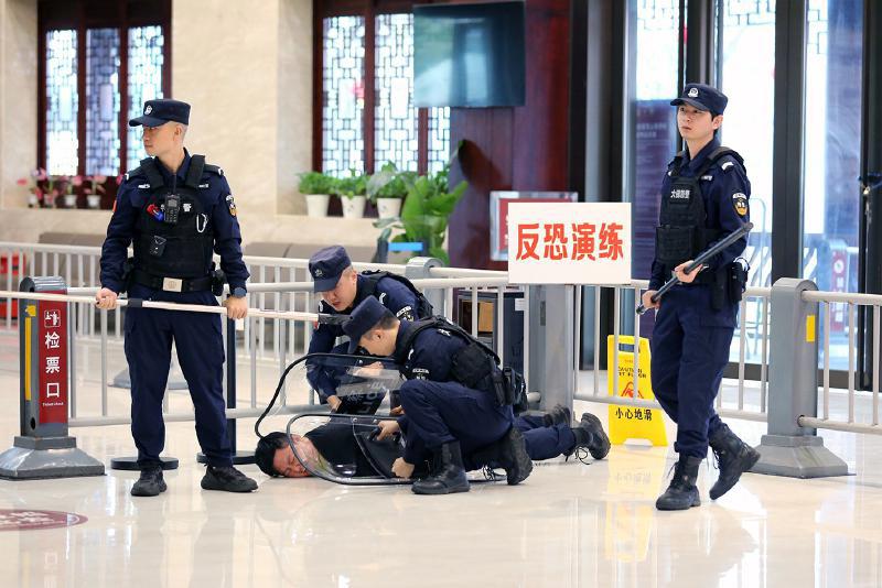 应急演练筑防线 全力保障护平安