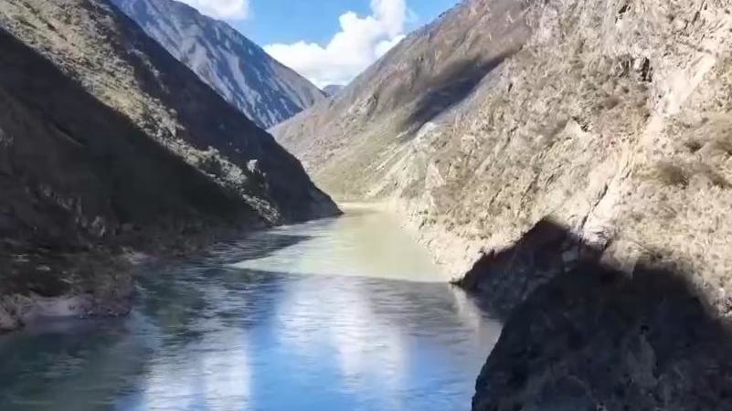 红色热土起重器 金沙澎湃送绿电
