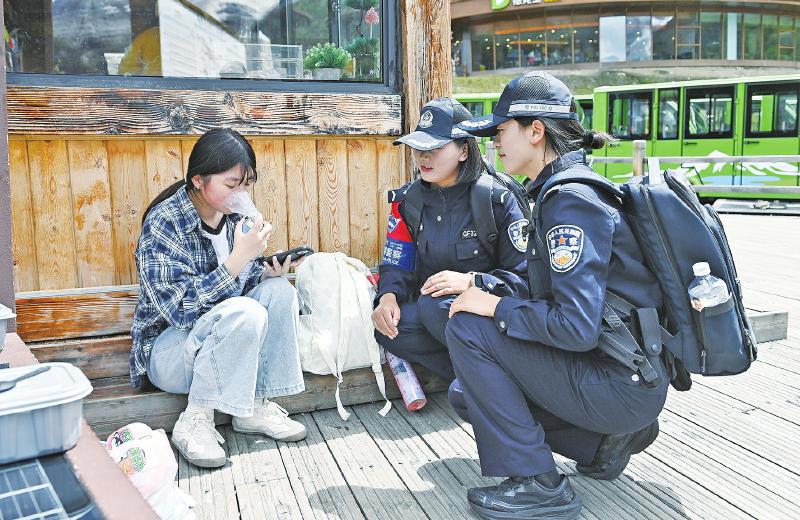 温旅警务暖人心