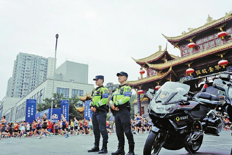 &ldquo;警察蓝&rdquo;守护 &ldquo;成马&rdquo;赛道